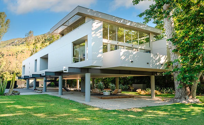 Agoura Hills Modern Contemporary Home by architect Ellis Gelman