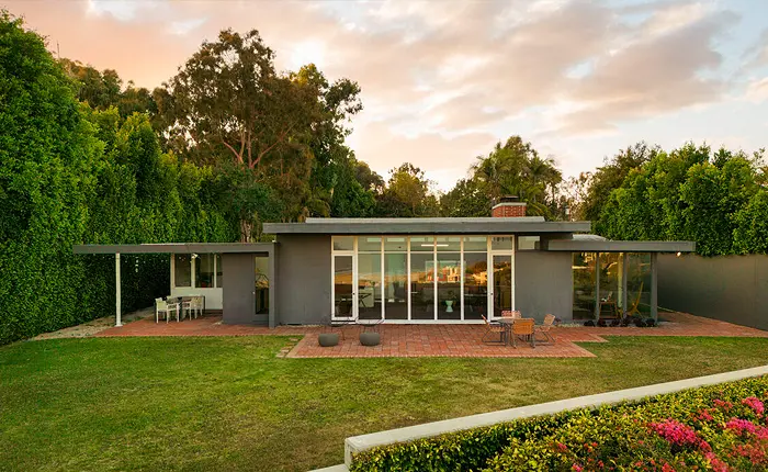 Case Study House 18, also known as "The West House," was designed by the renowned architect Rodney Walker