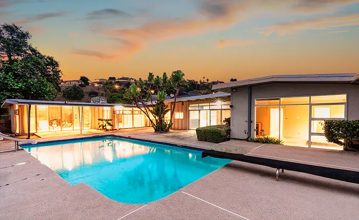 This Baldwin Vista Mid Century Modern house is perched majestically on a crest.