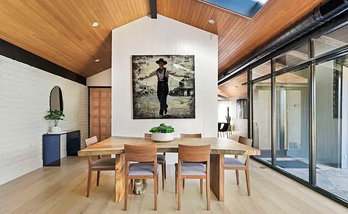 Dining room of the Woodland Hills mid century modern home designed by Kaz Nomura architect 