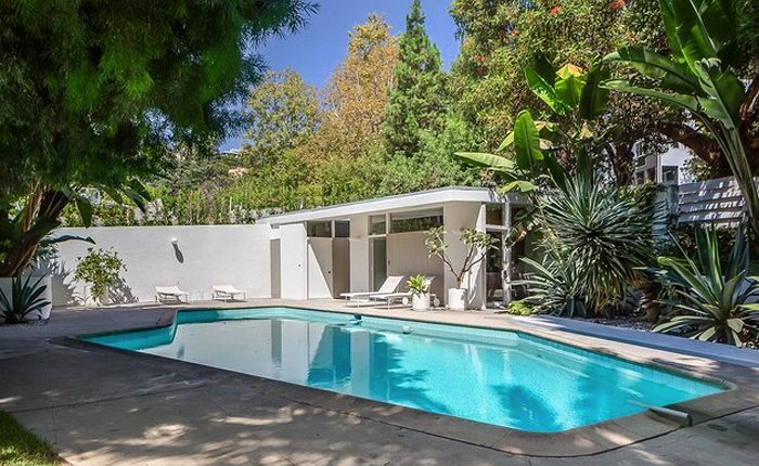 Pool view of a Beverly Hills Mid Century home by Victor Gruen Architect