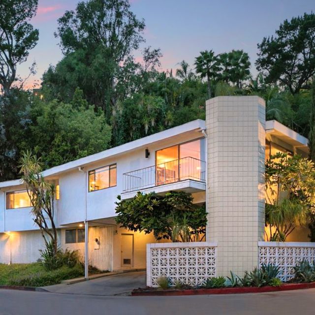 A MAGICAL Mid-Century! Classic Beverly Hills 90210 mid-century modern home with sparkling pool. Surrounded by lush landscaping and boasting period details, breeze block anyone… this spacious open plan home is set for sociable summer soirées! Link in our bio.⁠
.⁠
Contact Beyond Shelter for a private showing of this classic mid century property! ⁠
.⁠
.⁠
.⁠
Listed by Vinny Morales, James Harris and David Parnes⁠